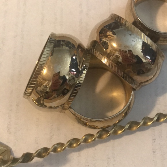 Vintage brass candle snuffer and  napkin rings - Picture 3 of 6